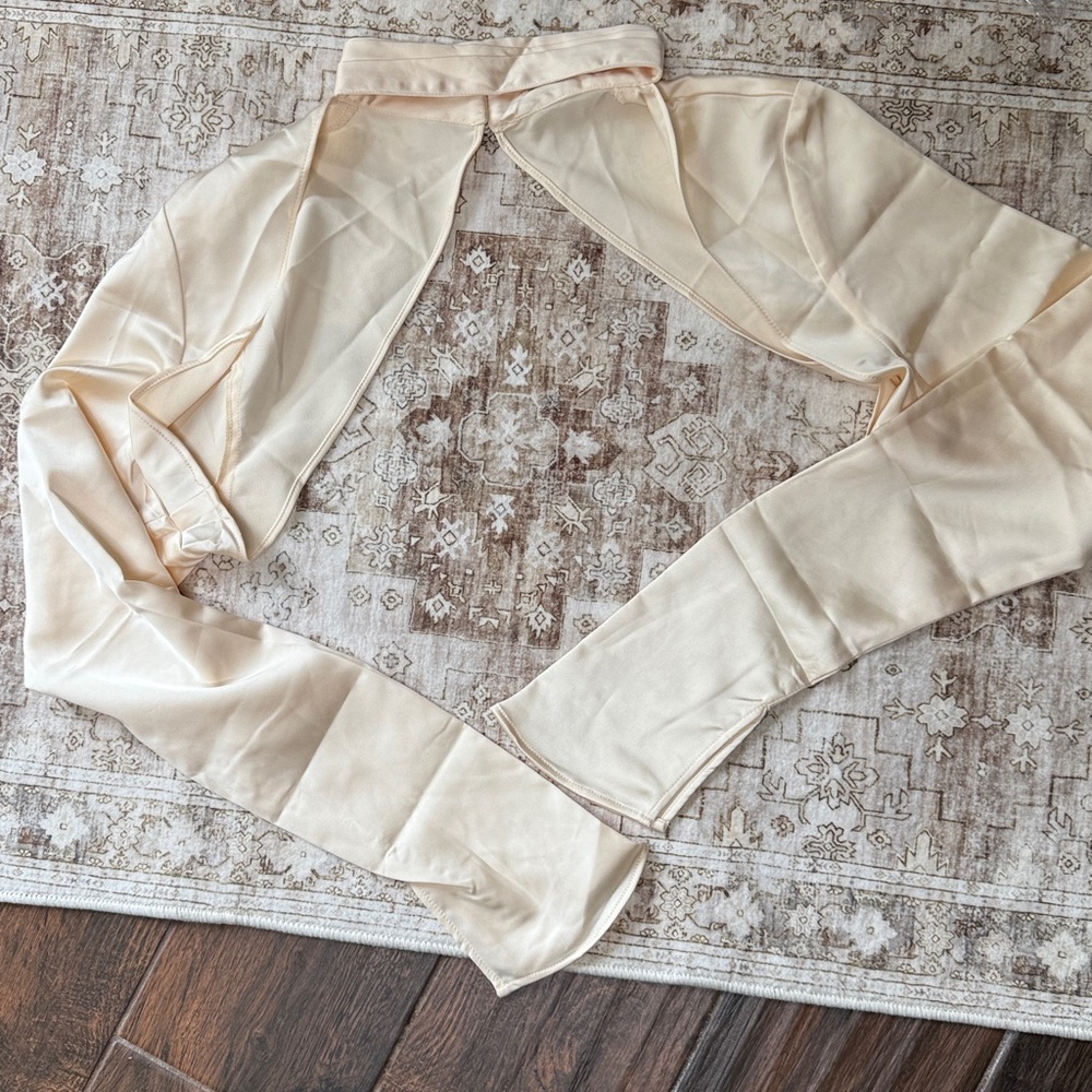HOUSE OF CB 'Aubrie' Vintage Cream Satin Sleeve Top NWOT - Picture 7 of 9